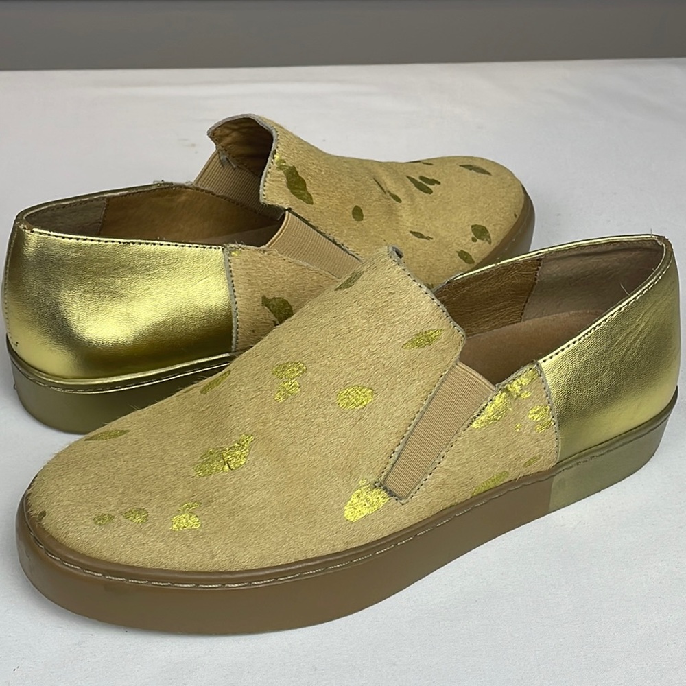 Free People Varsity Calf Hair Gold Metallic Flats Women’s Size 38 = US 8